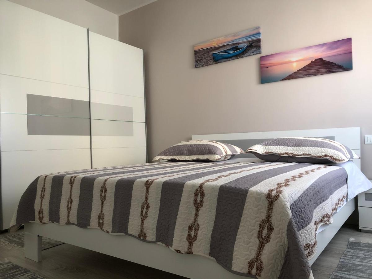 Apartment Batinica シベニク エクステリア 写真