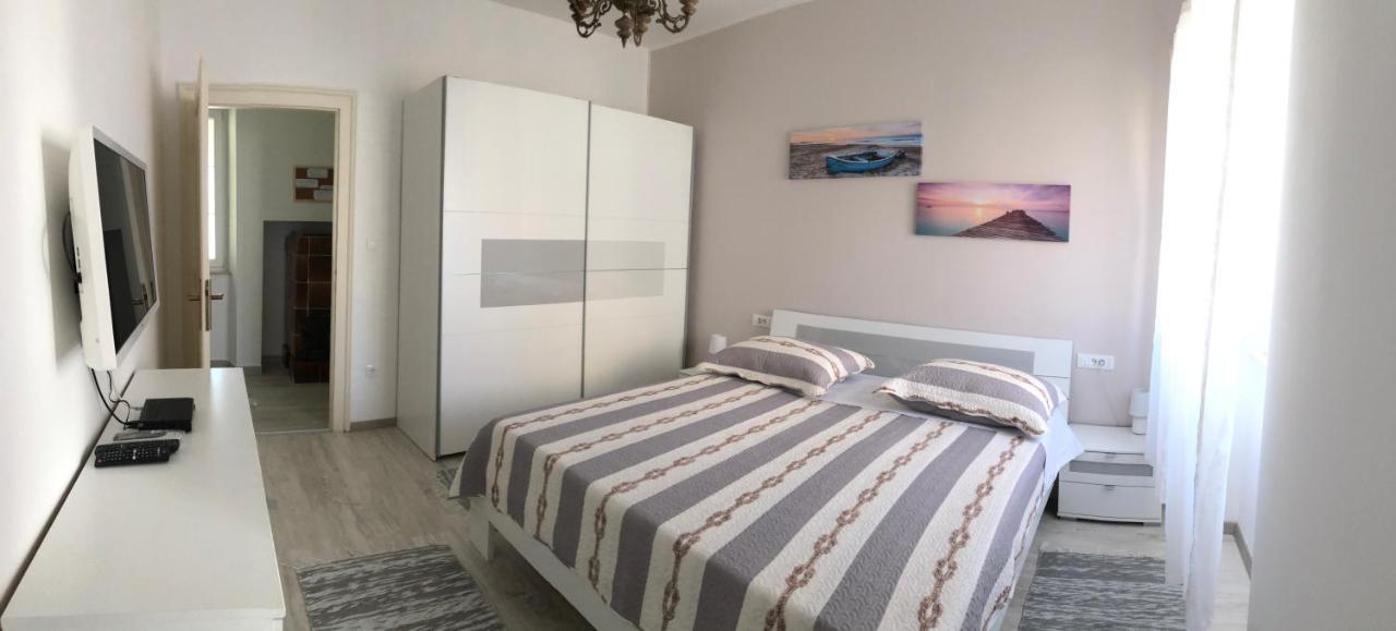 Apartment Batinica シベニク エクステリア 写真