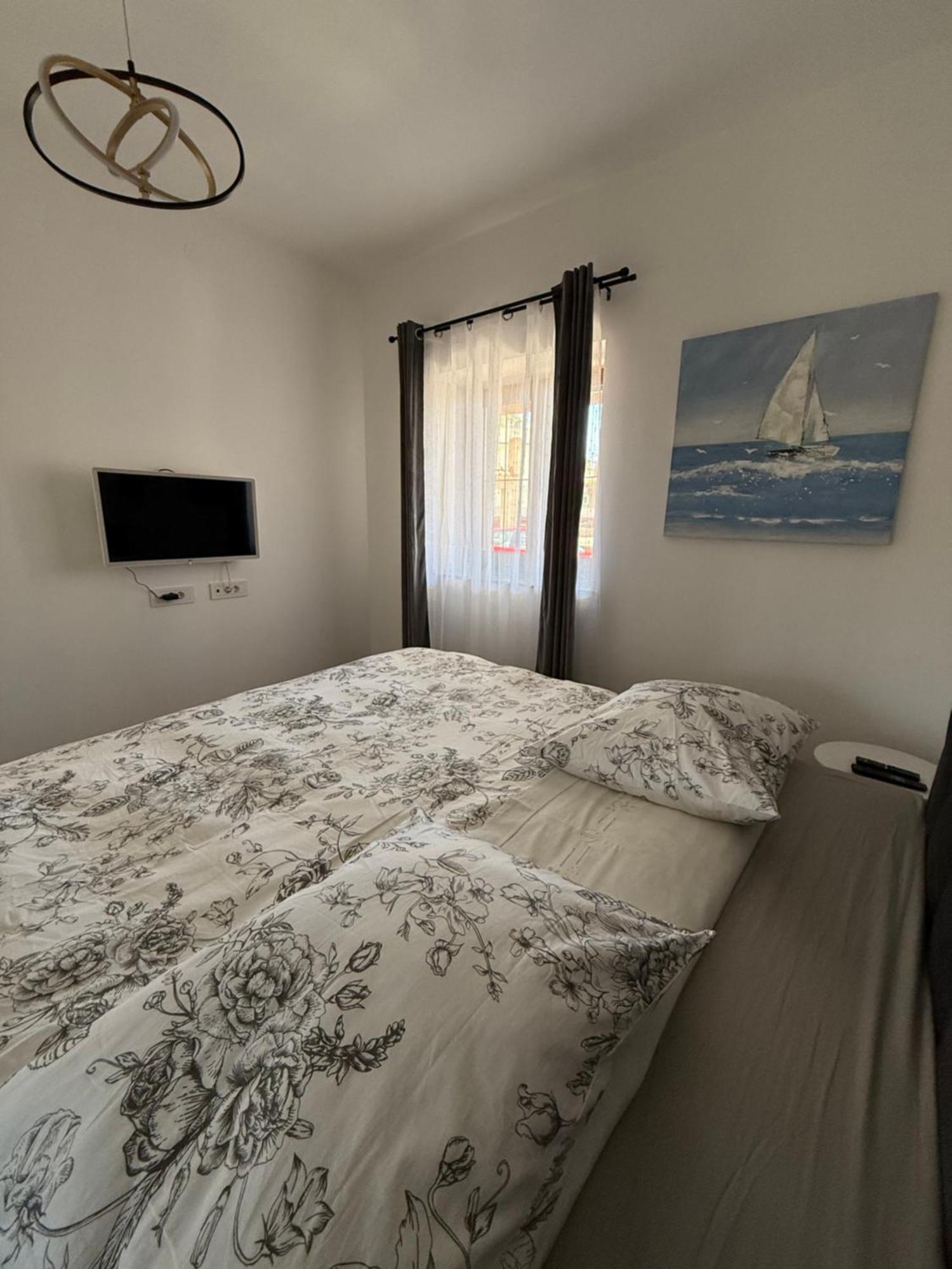 Apartment Batinica シベニク エクステリア 写真