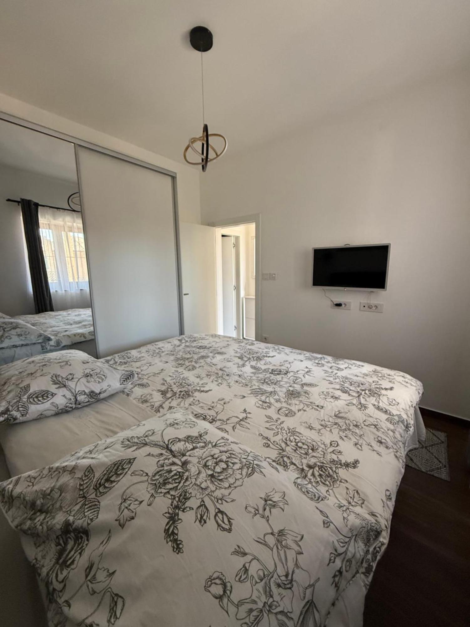 Apartment Batinica シベニク エクステリア 写真