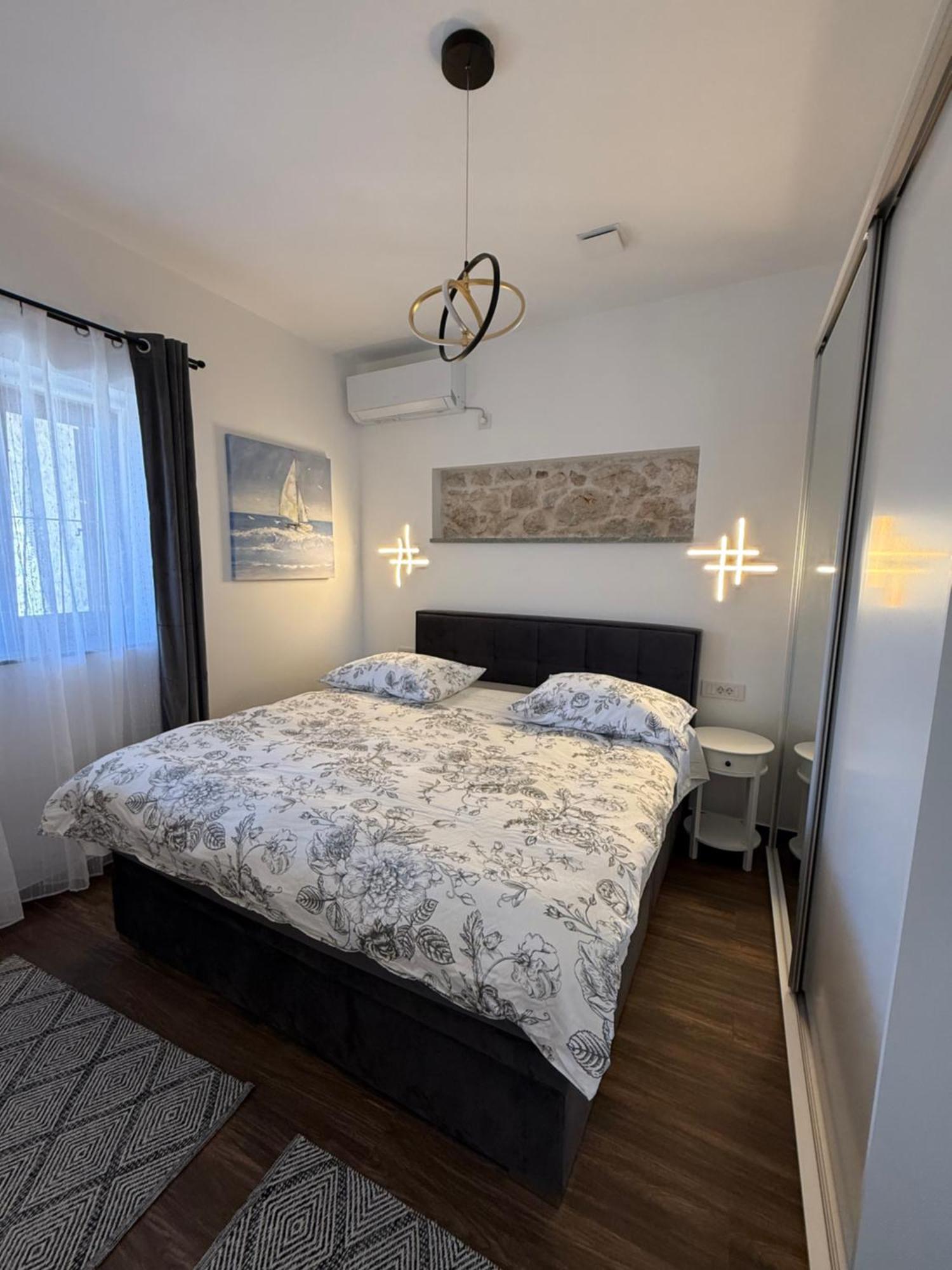 Apartment Batinica シベニク エクステリア 写真