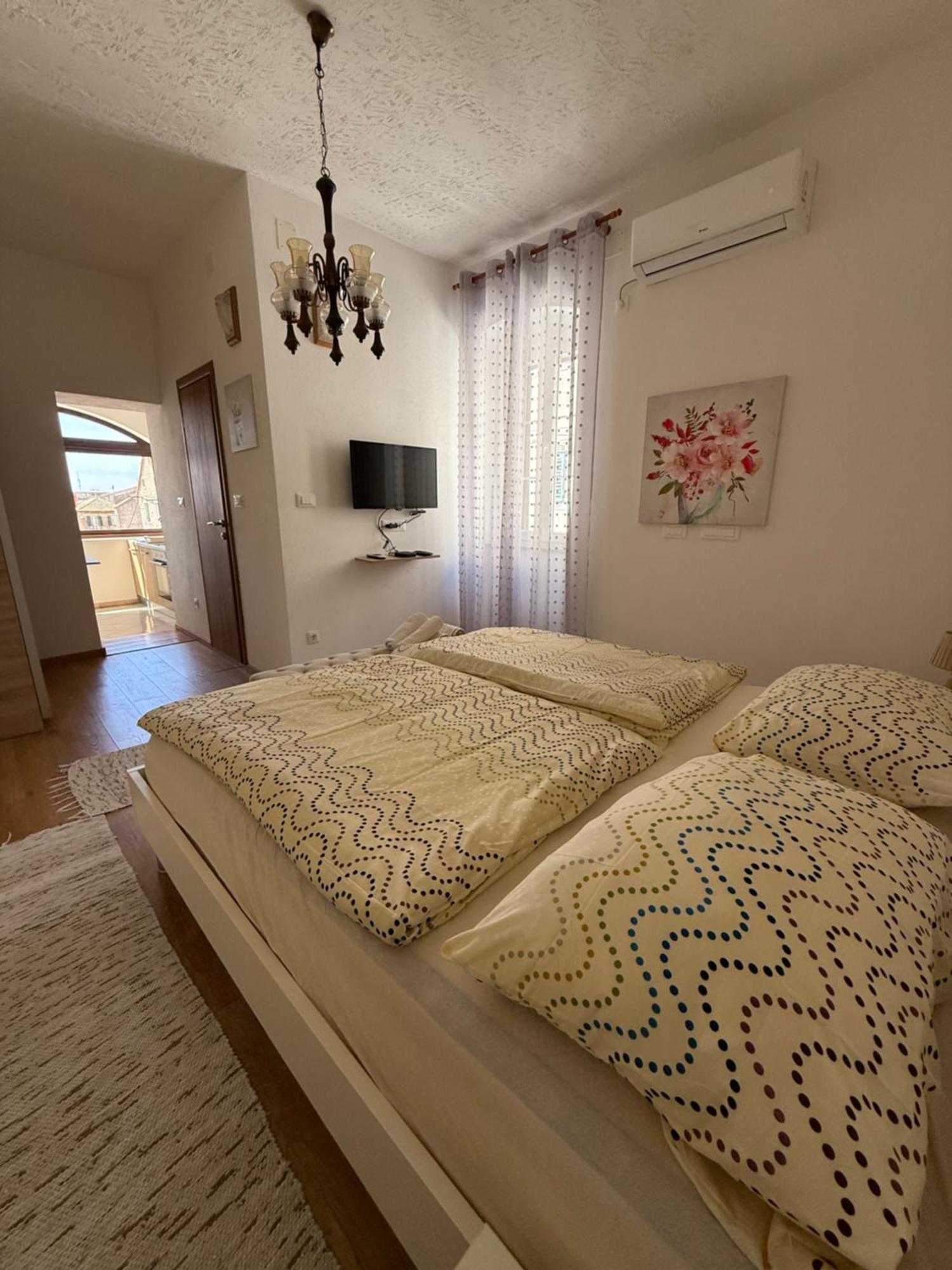 Apartment Batinica シベニク エクステリア 写真