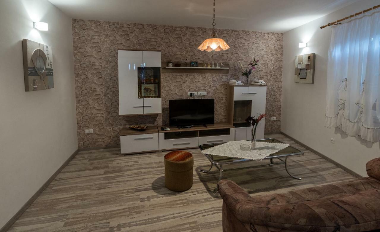 Apartment Batinica シベニク エクステリア 写真
