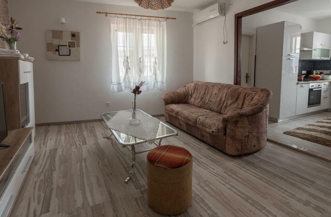 Apartment Batinica シベニク エクステリア 写真