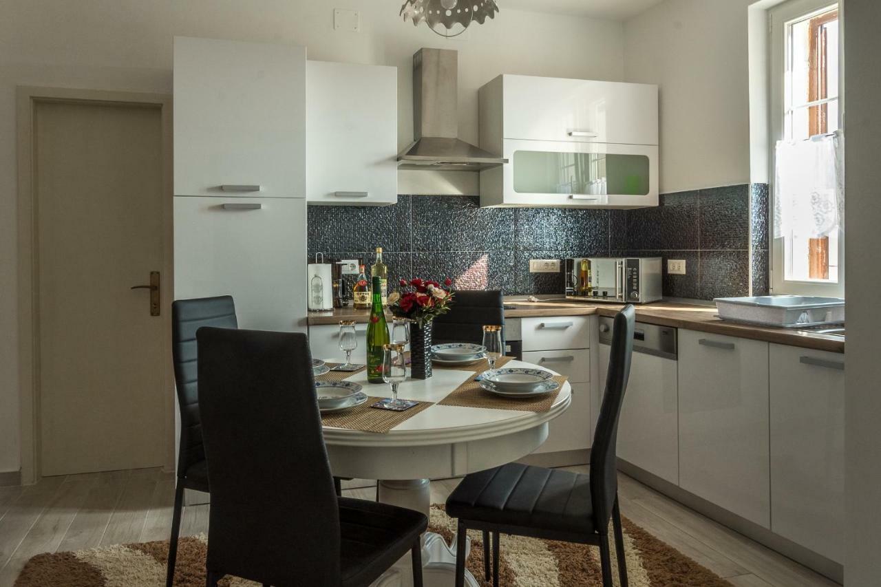 Apartment Batinica シベニク エクステリア 写真