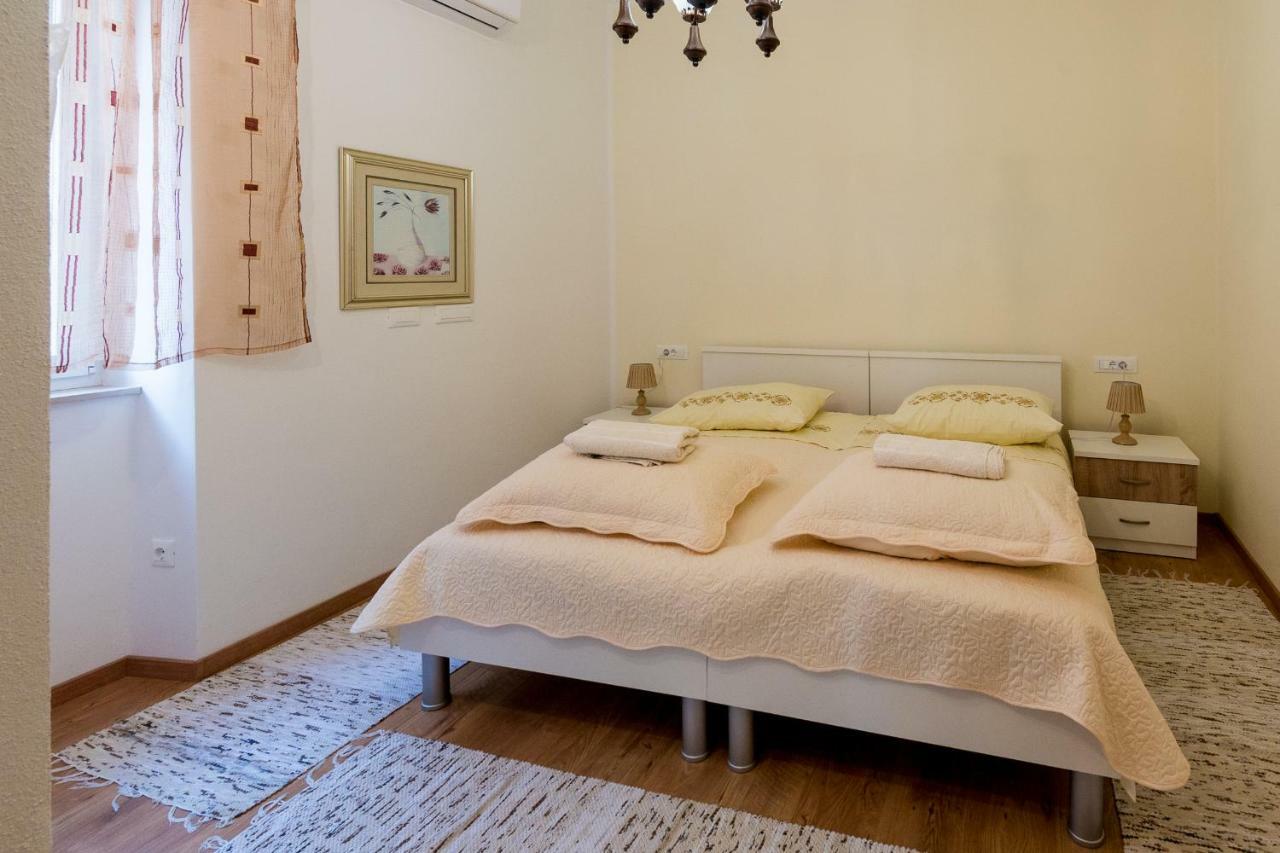 Apartment Batinica シベニク エクステリア 写真