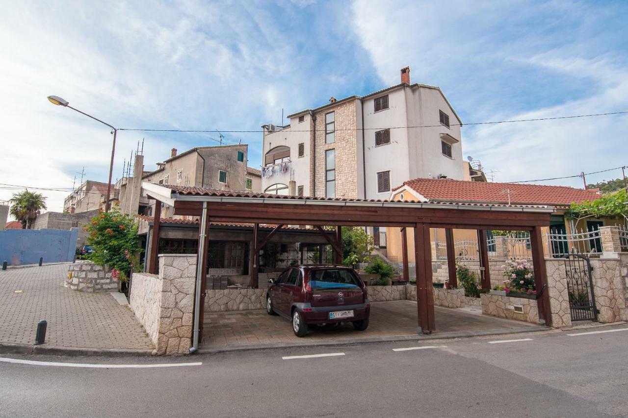 Apartment Batinica シベニク エクステリア 写真